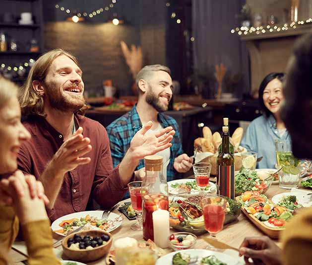 Profitez d'un moment convivial avec des amis ou découvrez d'autres personnes